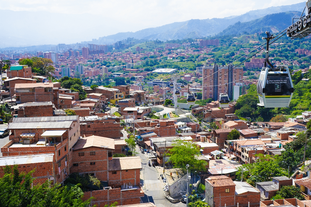 Kabelbaan over sloppenwijken van Medllín 